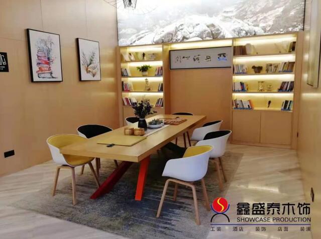 為黃島亞朵酒店進行青島展柜設計安裝完工